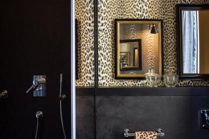 Velona's Jungle Luxury Suites - image 12