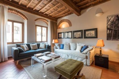 HEART OF FLORENCE Pitti 2 Bed-Apartment - image 18