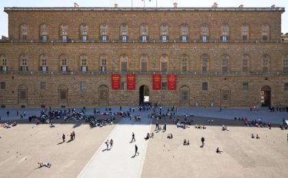 Great Location Just Infront of Pitti Palace - image 2