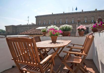 Great Location Just Infront of Pitti Palace - image 6
