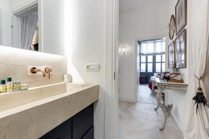 Exclusive loft in Florence - image 17