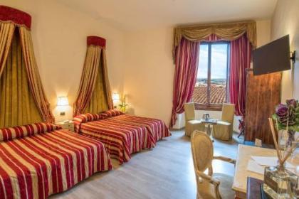 Hotel Paris - image 13