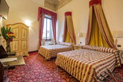 Hotel Paris - image 17