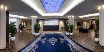 Hotel Mirage - image 1