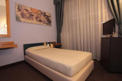 Hotel Mirage - image 16