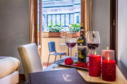 Hotel Duomo Firenze - image 12