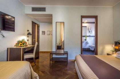 Hotel Duomo Firenze - image 19