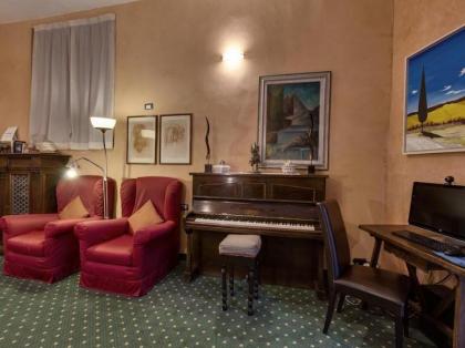 Hotel Arizona - image 10