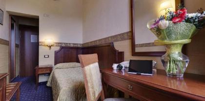 Hotel Arizona - image 11