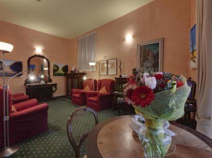 Hotel Arizona - image 9