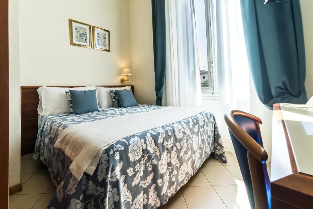 Hotel Bonifacio - image 2