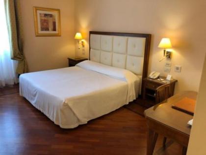 Hotel Pierre - image 18