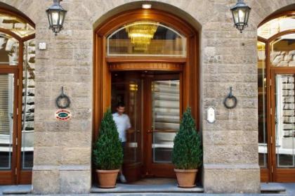 Hotel Pierre - image 20