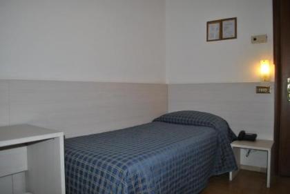 Auto Park Hotel - image 10