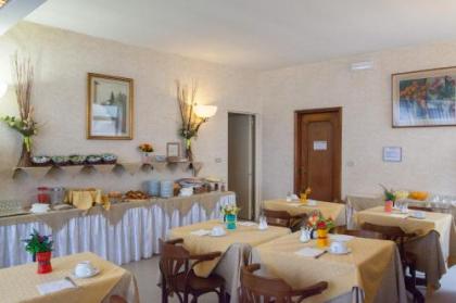 Auto Park Hotel - image 14