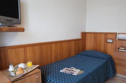 Auto Park Hotel - image 19