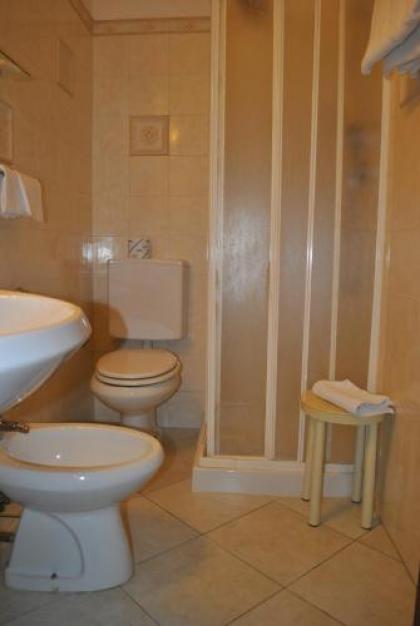 Auto Park Hotel - image 2