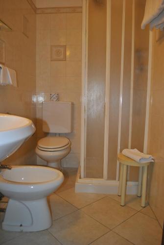 Auto Park Hotel - image 2