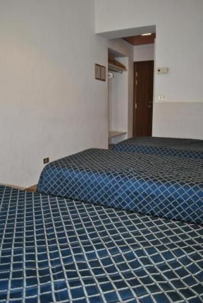 Auto Park Hotel - image 3