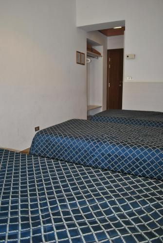 Auto Park Hotel - image 3