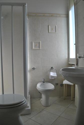 Auto Park Hotel - image 7