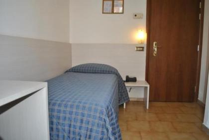 Auto Park Hotel - image 8