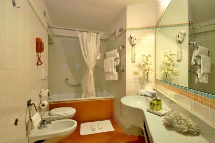 De La Pace- Sure Hotel Collection by Best Western - image 9