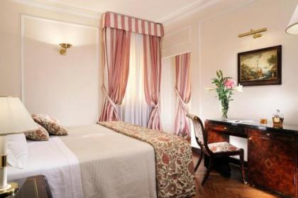 De La Ville Hotel - image 15