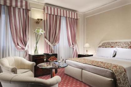 De La Ville Hotel - image 4
