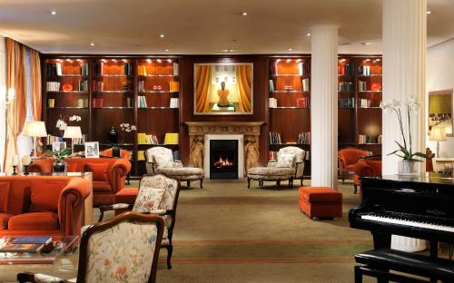 De La Ville Hotel - image 5