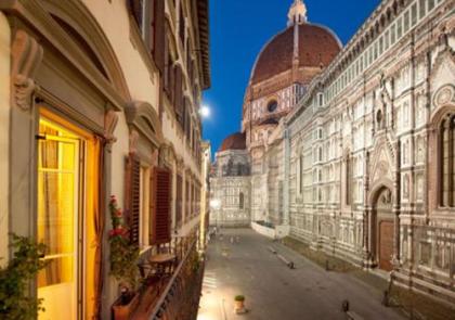 Granduomo Charming Accomodation - image 3