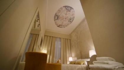 Hotel Renaissance - image 11