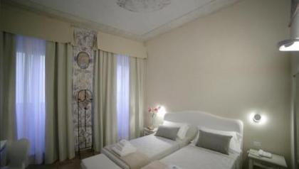 Hotel Renaissance - image 12