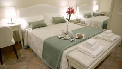 Hotel Renaissance - image 13