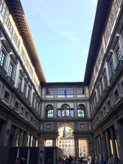 Hotel Renaissance - image 2