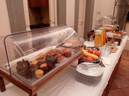 Hotel Renaissance - image 3