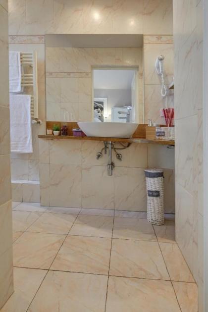 Leone X Guest House - image 15