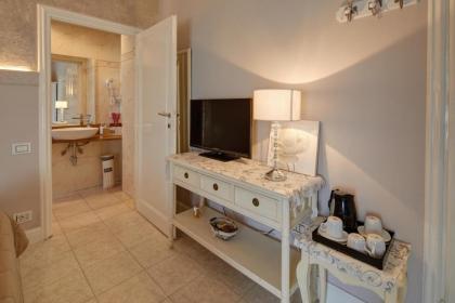 Leone X Guest House - image 17