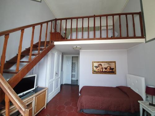 Hotel Fedora - image 2