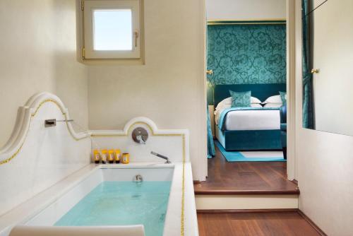 San Firenze Suites & Spa - image 3