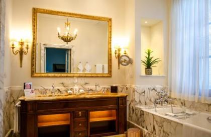 Four Seasons Hotel Firenze - image 2
