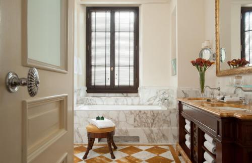 Four Seasons Hotel Firenze - image 7