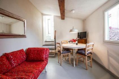 Design Apartments Florence- Florence City Center - image 8