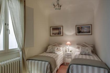 Apartments Florence- Santa Maria Novella - image 3