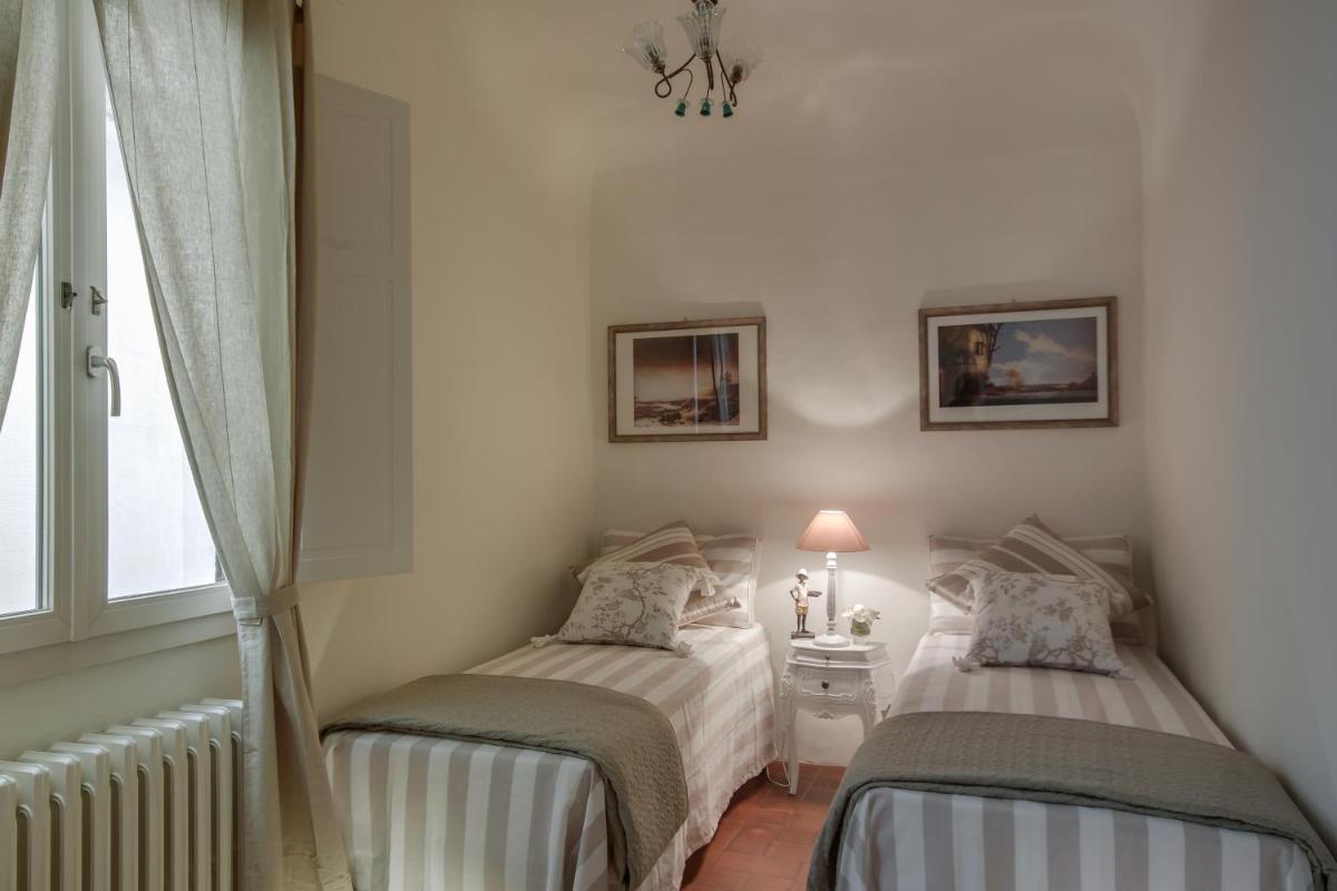 Apartments Florence- Santa Maria Novella - image 3