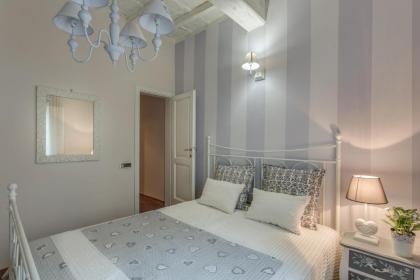 Apartments Florence- Santa Maria Novella - image 4