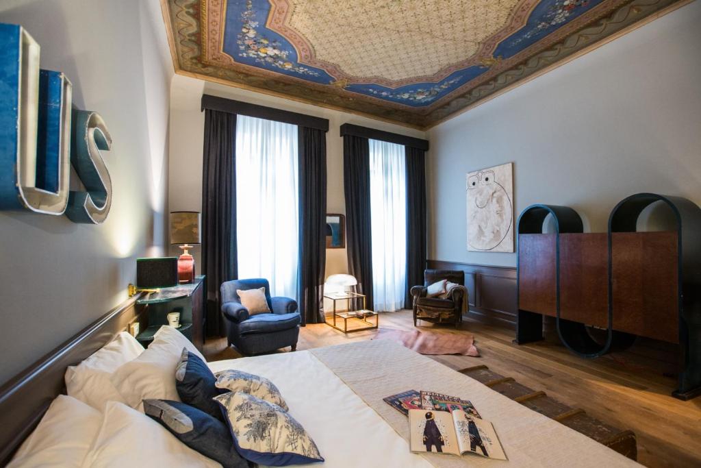 Soprarno Suites - main image