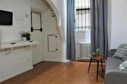 Crystal Ship Apartments - image 7