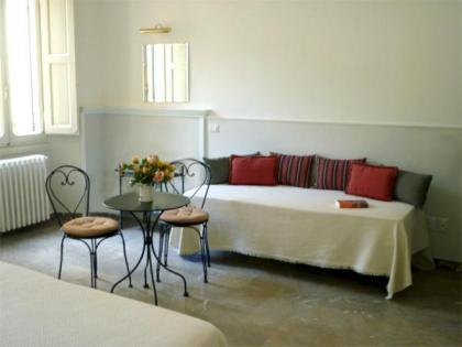 Hotel Canada - image 21