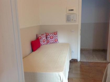 Hotel Canada - image 22